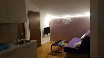 Apartmani Anaandita Novalja 3*,