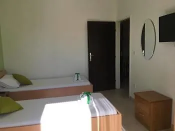 Apartmani Anaandita Novalja 3*,